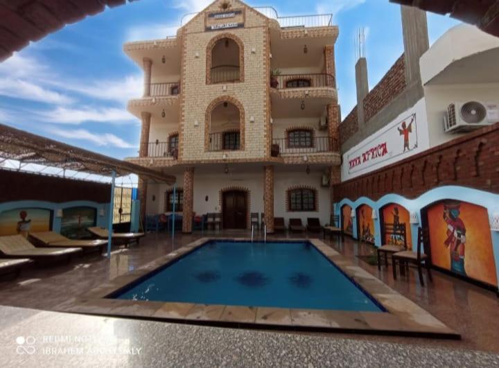 Mama Africa Luxor Aparthotel Exteriör bild