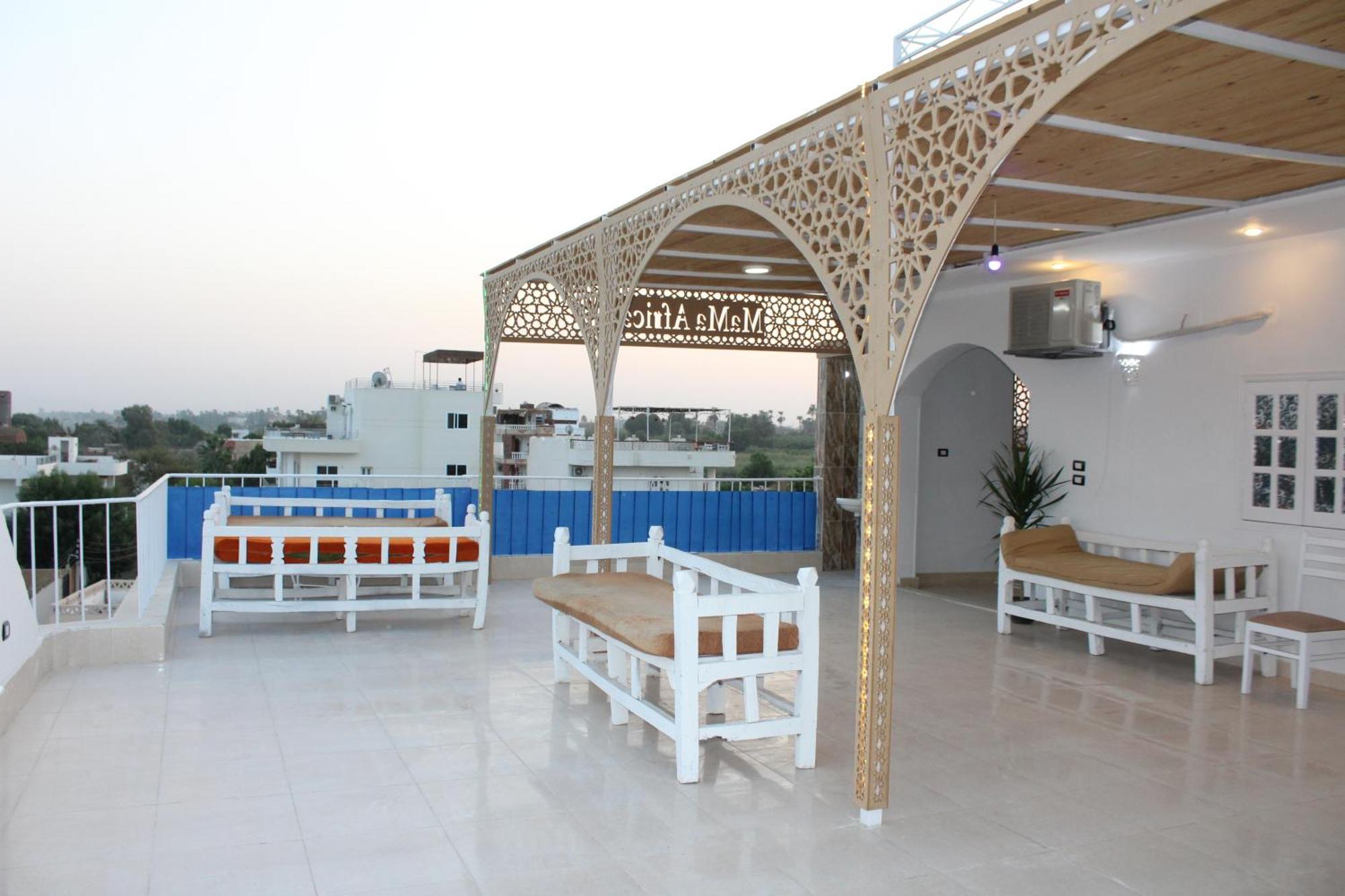 Mama Africa Luxor Aparthotel Exteriör bild
