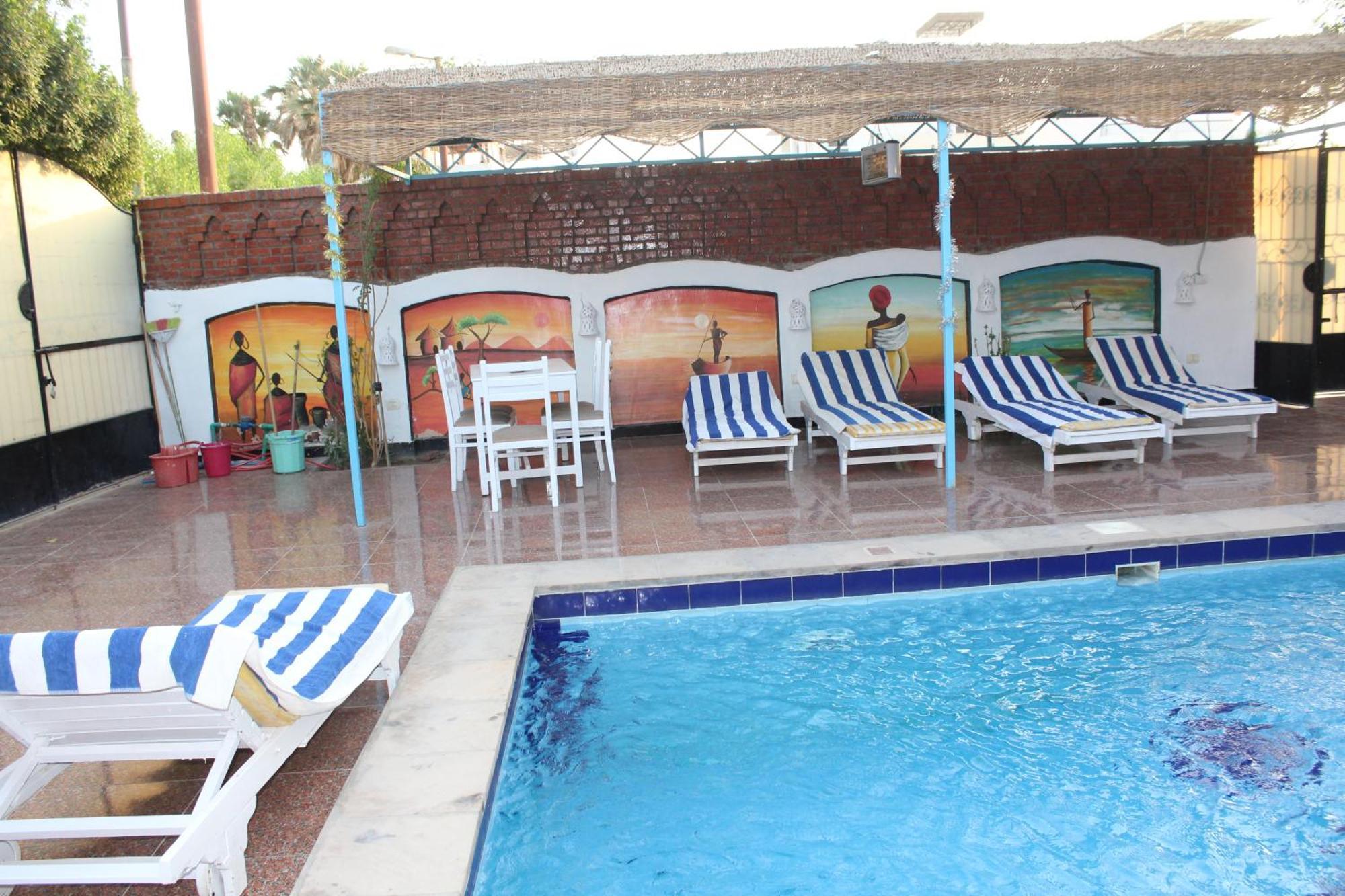 Mama Africa Luxor Aparthotel Exteriör bild